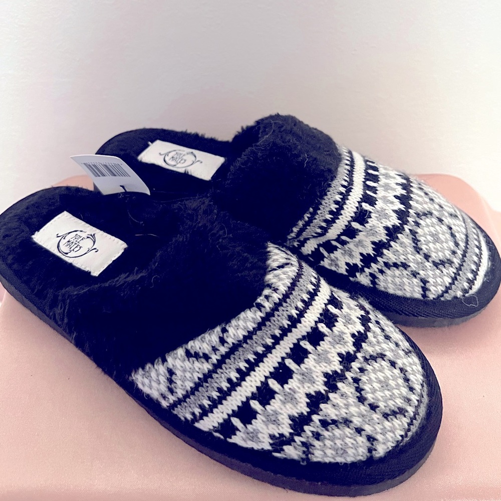 NWT Sole Mates Grey Black Furry Cozy Slippers House Shoes 6/7